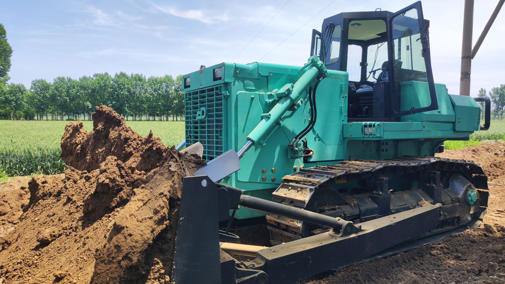 Teste de campo do bulldozer elétrico E22: engenheiros de fábrica verificam desempenho de emissão zero de 200 kW na natureza