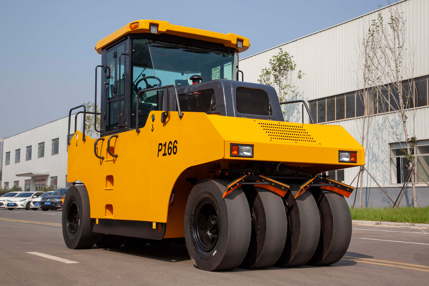 P166 Rolo compactador pneumático