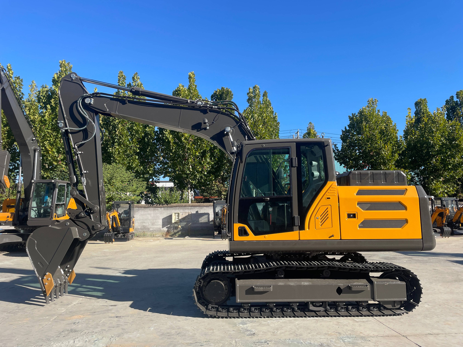 SH150 Escavadeira Média