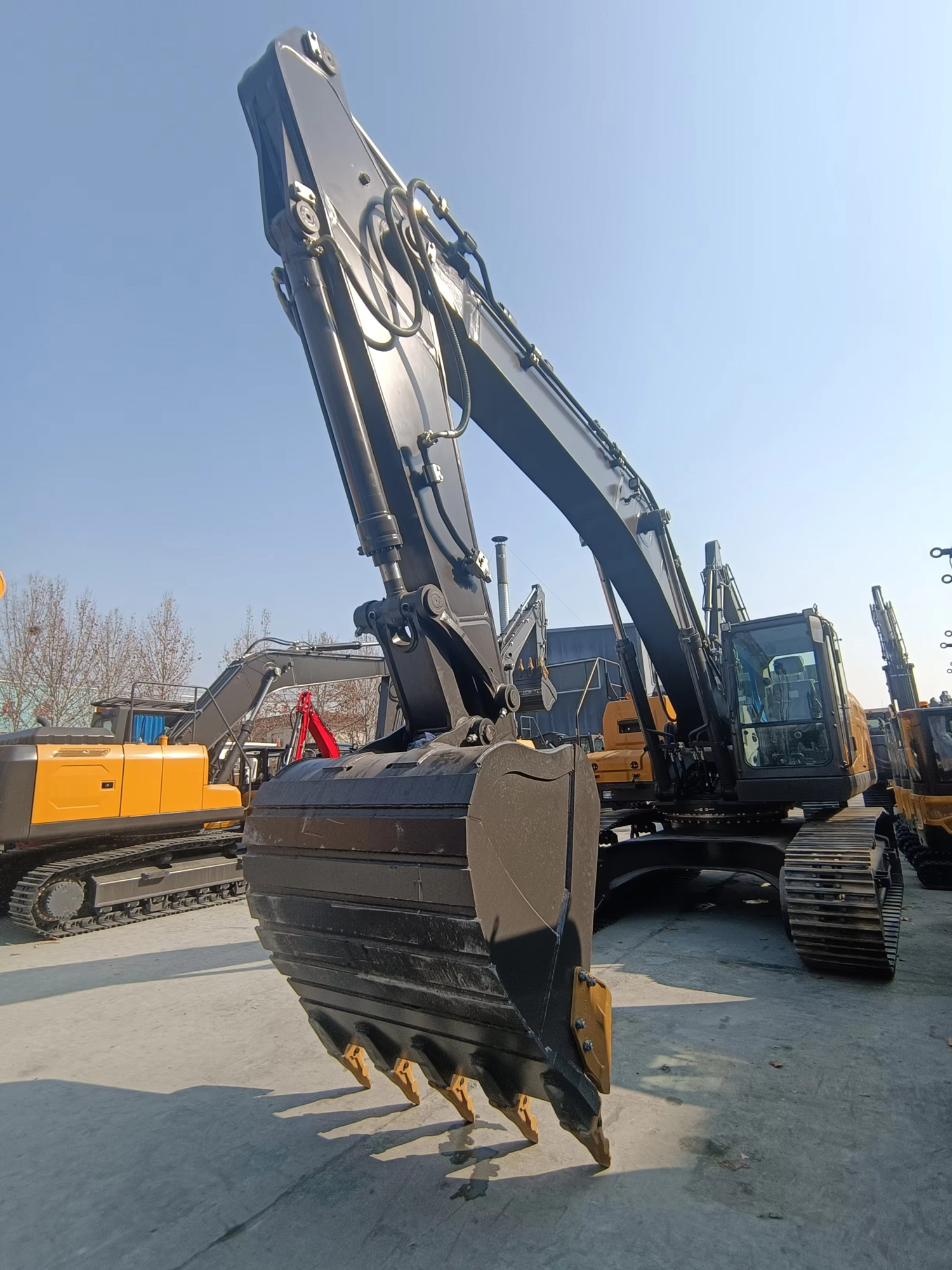 SH330 Escavadeira Grande