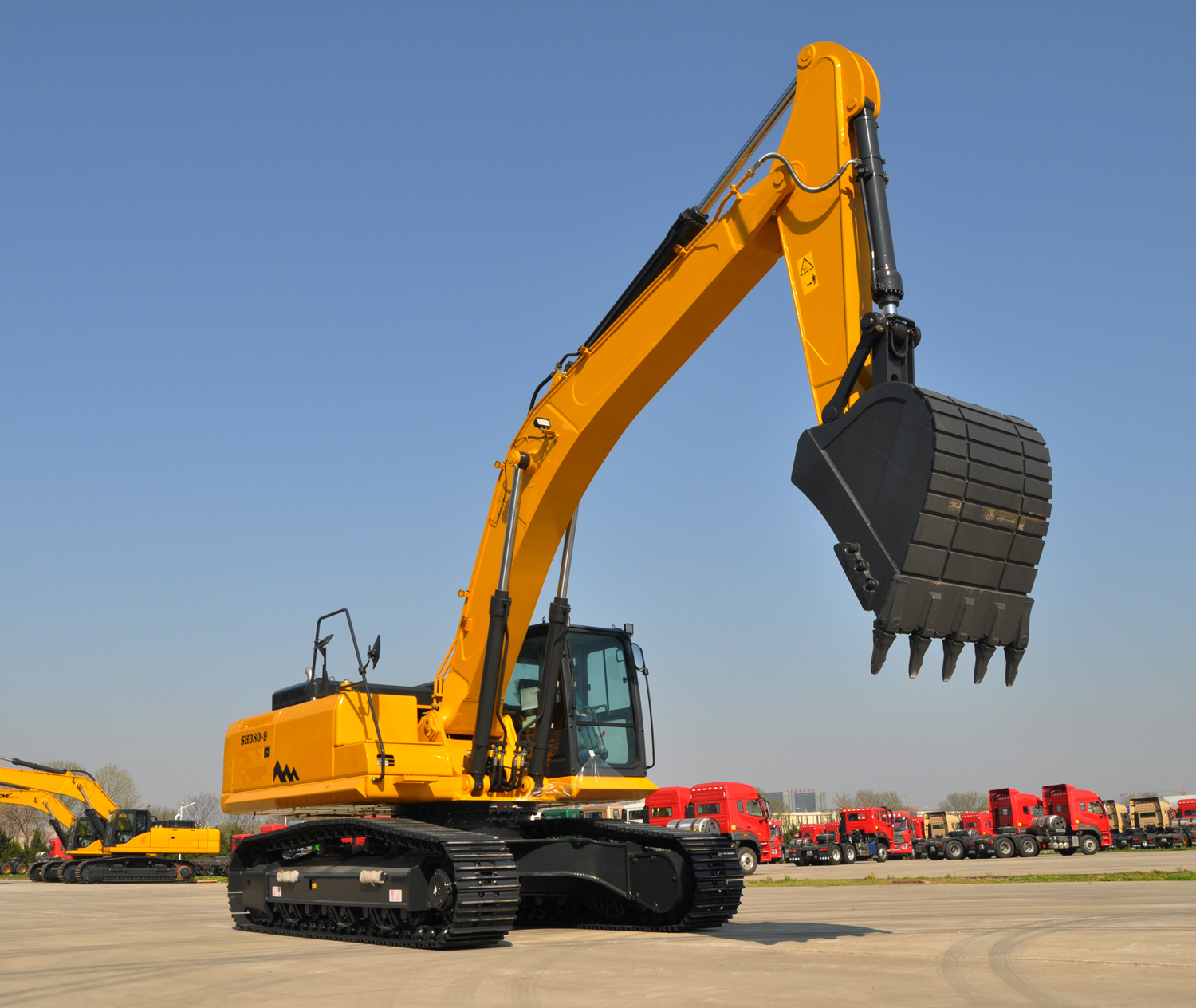 SH380 Escavadeira Grande